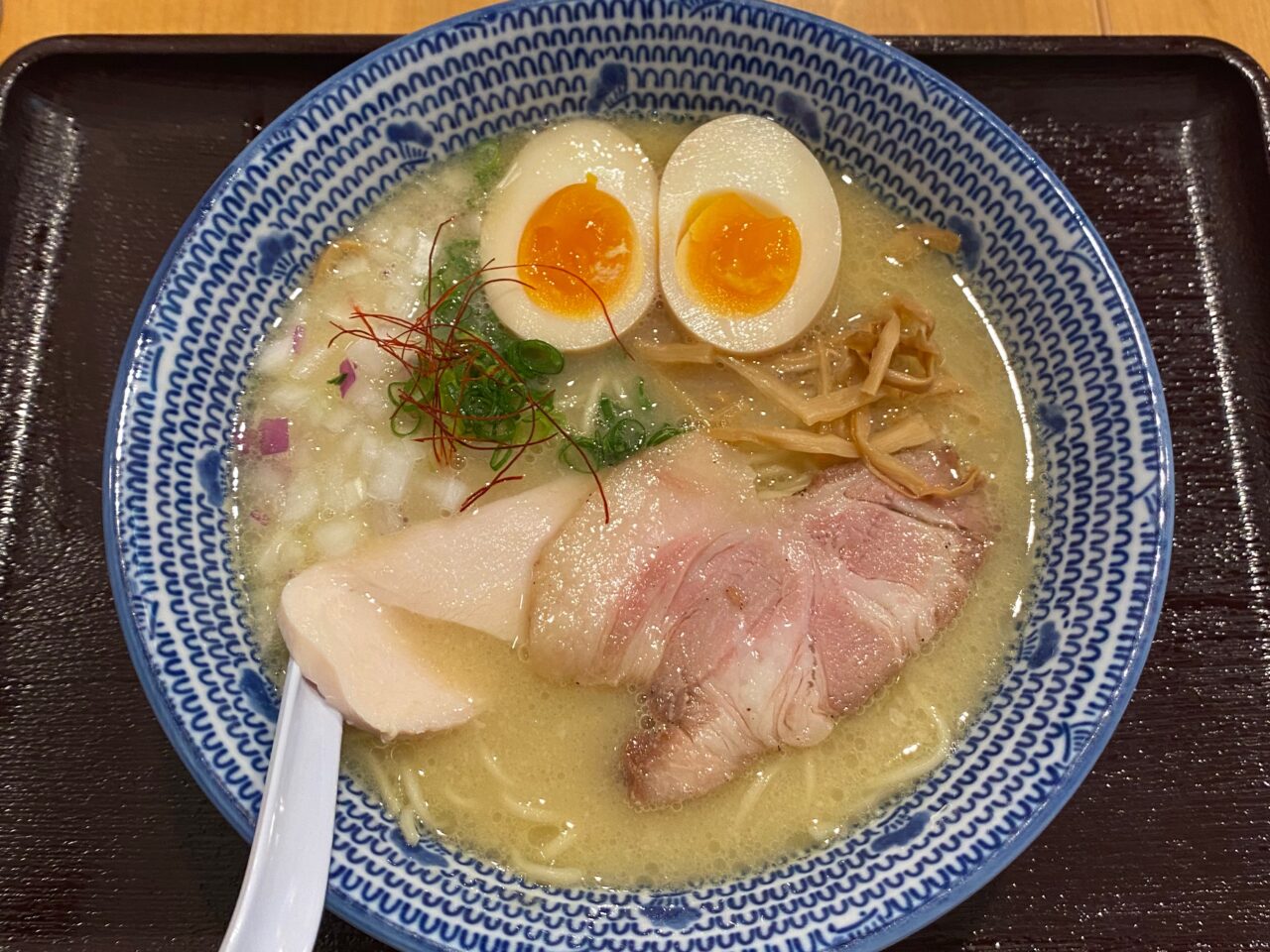 沼津市にある人気の鶏白湯ラーメン！濃厚鶏そば麺屋 尽の絃